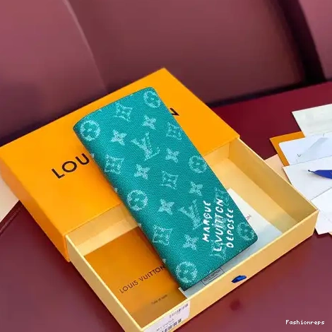 Fashionrepsfam ru LV 2411YA0070 Bags 0802